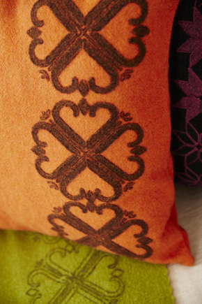 tl_files/content/blog/neuheiten/embroidery_collections/Endless Felting/487_Endless_Fliestext.jpg